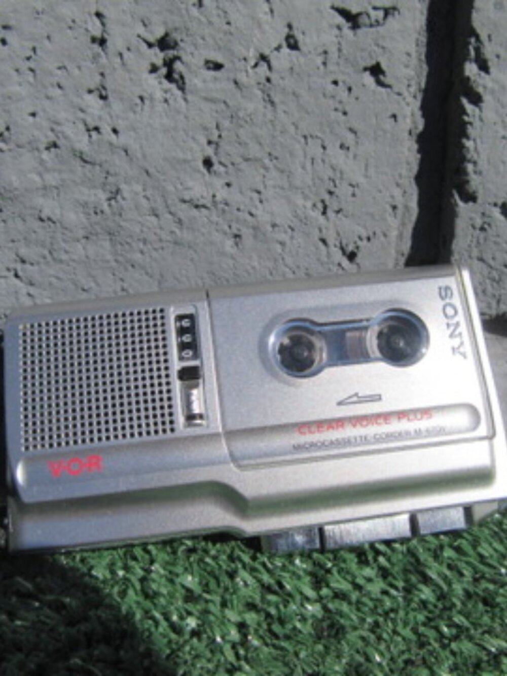 Sony V-O-R Microcassette Audio Recorder M-670V *For Parts*